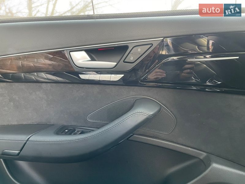 Седан Audi A8 2013 в Кропивницком