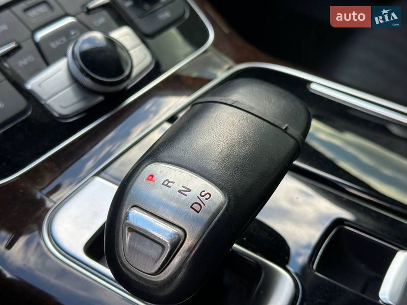 Седан Audi A8 2017 в Львове