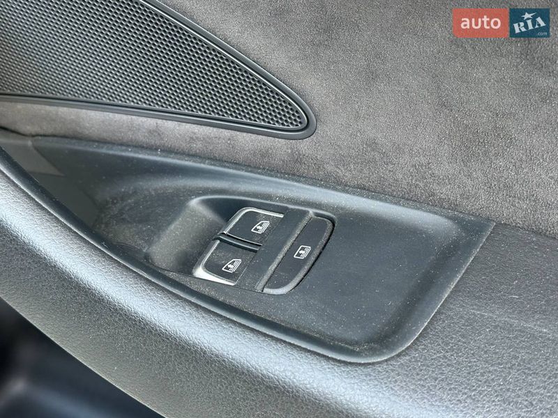 Седан Audi A8 2017 в Львове