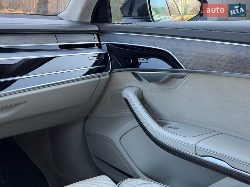 Седан Audi A8 2018 в Києві