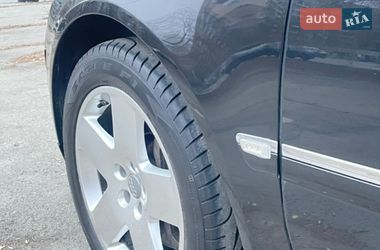 Седан Audi A8 2004 в Днепре