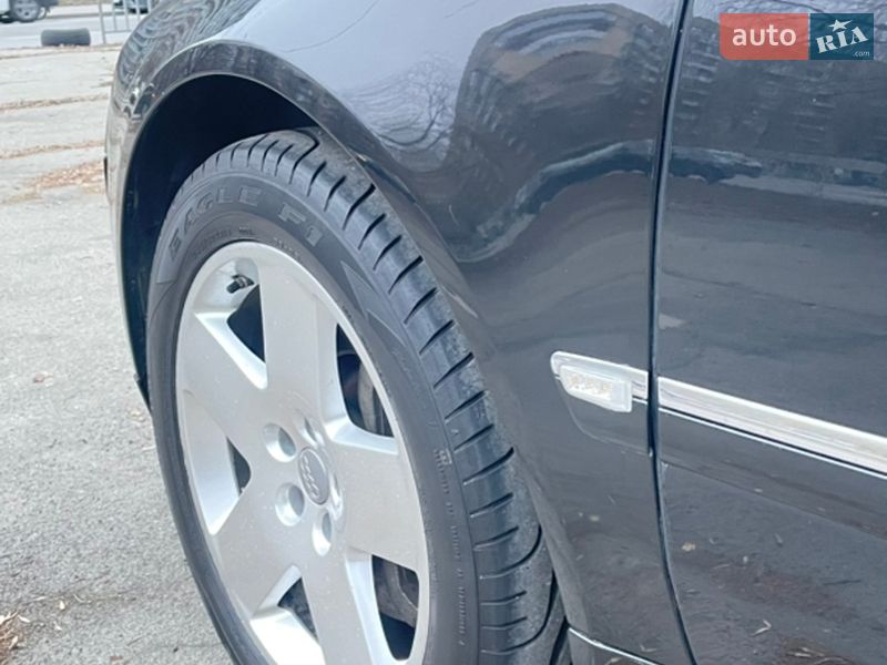Седан Audi A8 2004 в Днепре