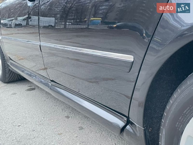 Седан Audi A8 2004 в Днепре