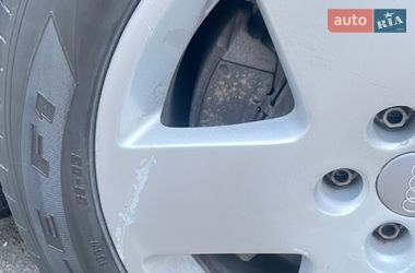 Седан Audi A8 2004 в Днепре