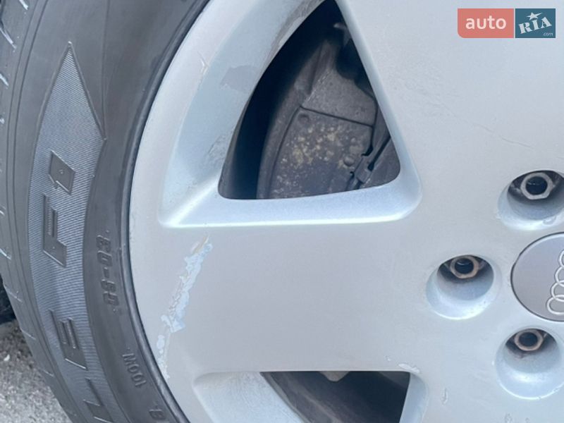 Седан Audi A8 2004 в Днепре