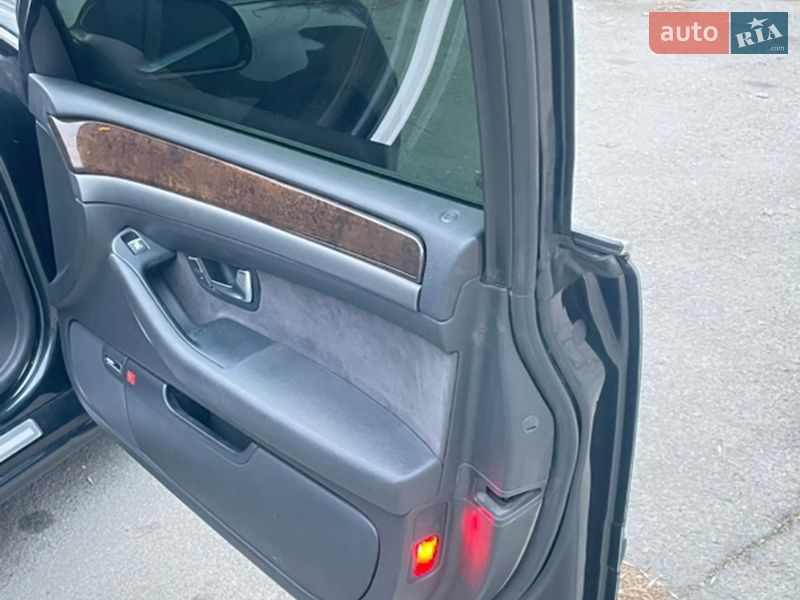 Седан Audi A8 2004 в Днепре