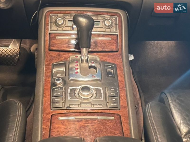 Седан Audi A8 2004 в Днепре