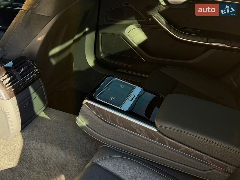 Седан Audi A8 2021 в Киеве