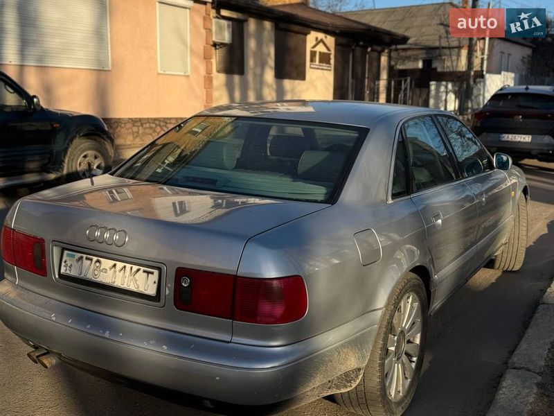 Седан Audi A8 1998 в Василькові