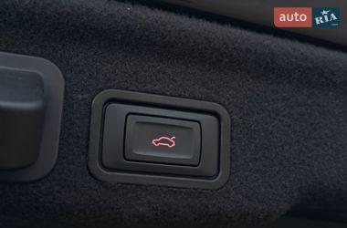 Седан Audi A8 2017 в Харкові