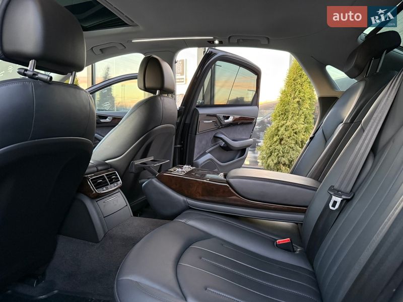 Седан Audi A8 2017 в Харкові