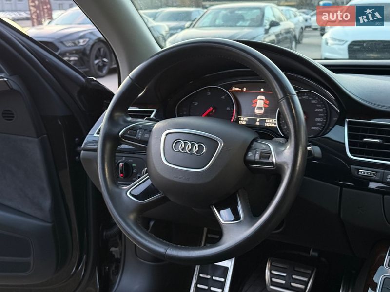 Седан Audi A8 2017 в Харкові
