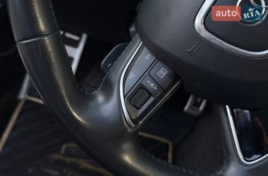 Седан Audi A8 2017 в Харкові