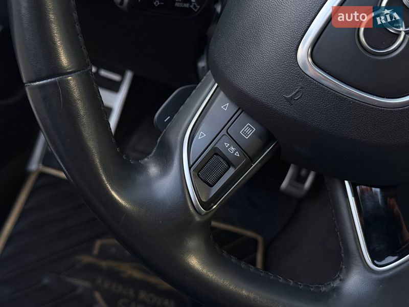 Седан Audi A8 2017 в Харкові