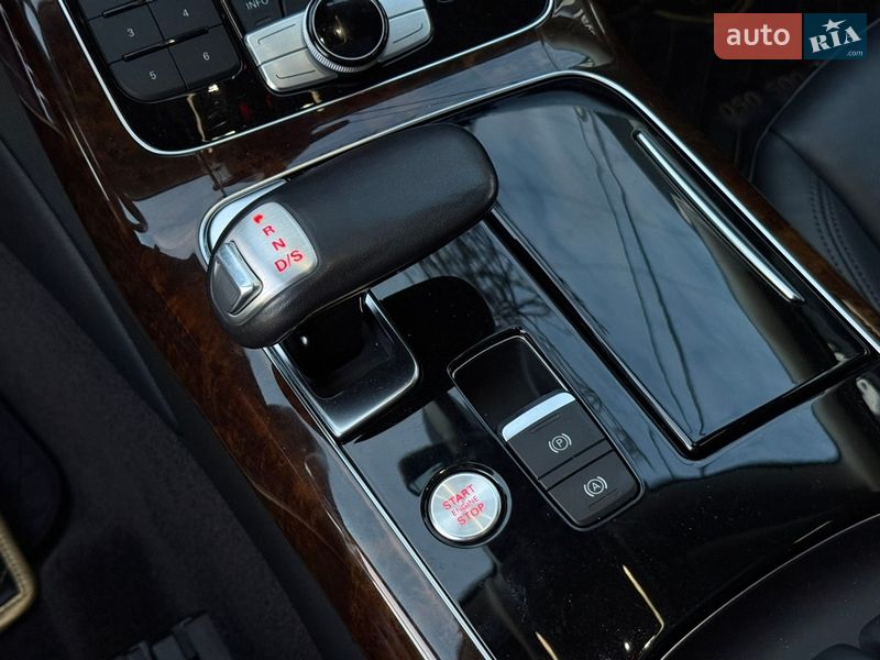 Седан Audi A8 2017 в Харкові