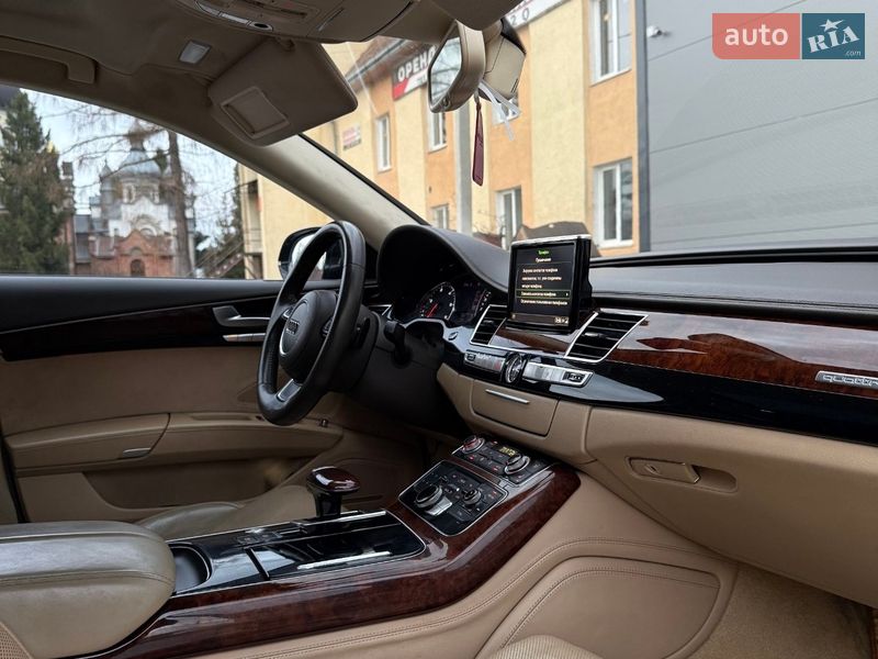 Седан Audi A8 2011 в Ивано-Франковске