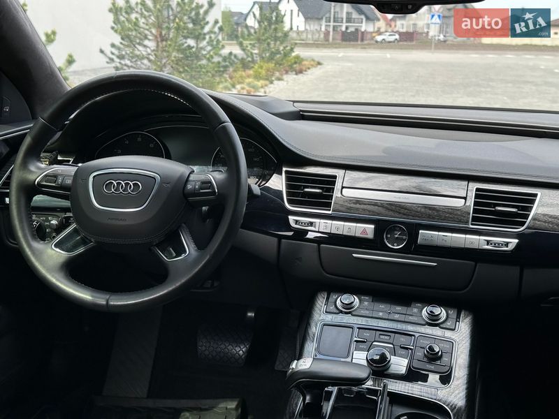 Седан Audi A8 2015 в Луцьку