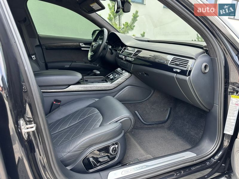 Седан Audi A8 2015 в Луцьку