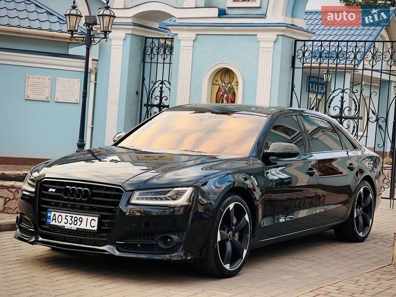 Седан Audi A8 2015 в Киеве