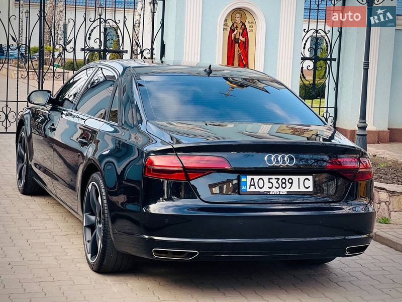 Седан Audi A8 2015 в Киеве