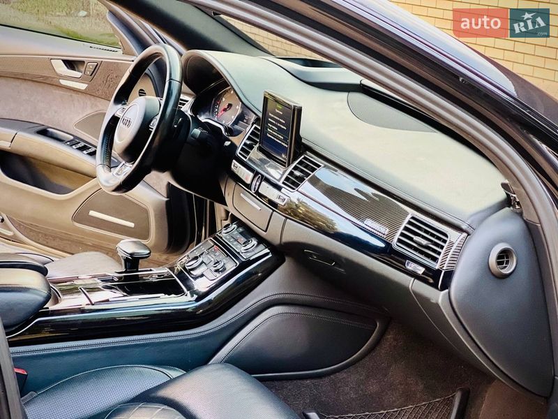 Седан Audi A8 2015 в Киеве