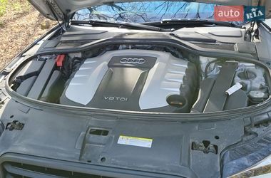 Седан Audi A8 2012 в Знаменке