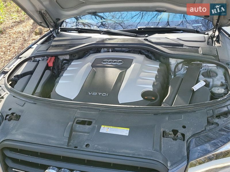 Седан Audi A8 2012 в Знаменке