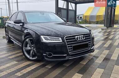 Седан Audi A8 2016 в Львові