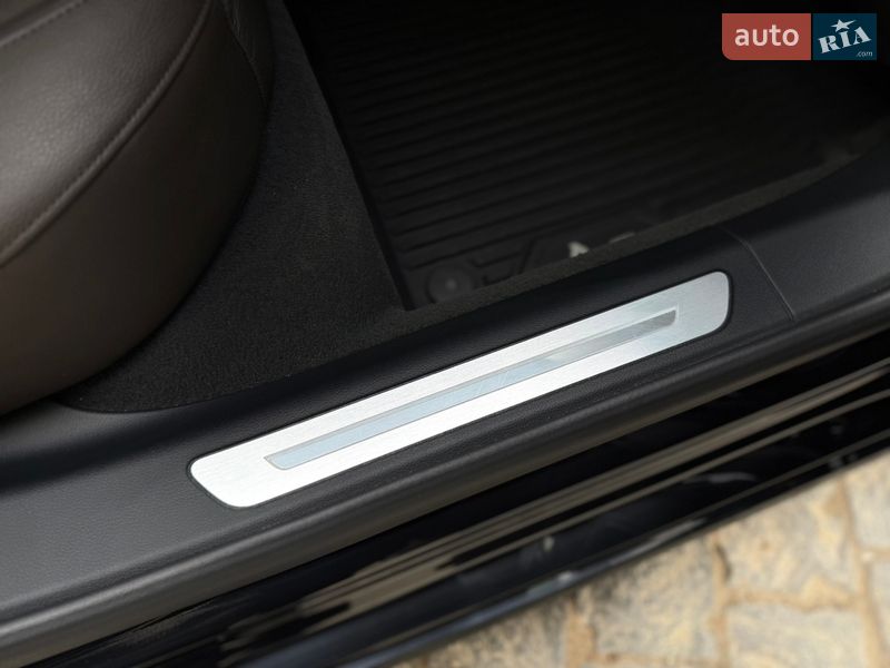 Седан Audi A8 2021 в Львове