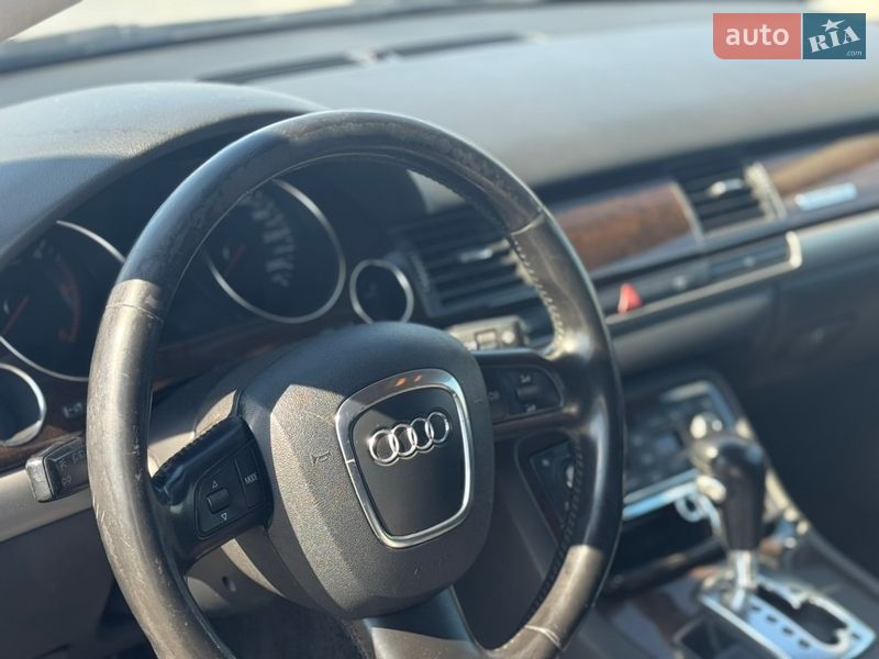 Седан Audi A8 2007 в Львові