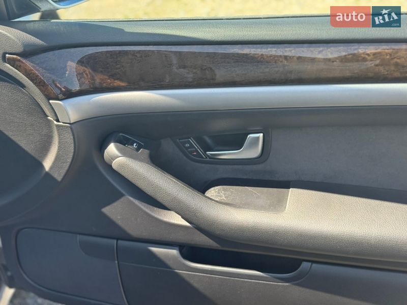 Седан Audi A8 2007 в Львові