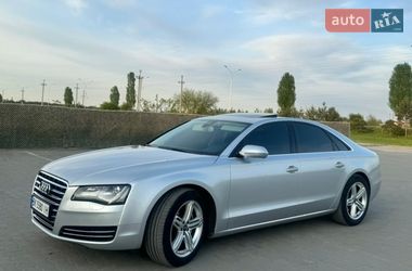 Седан Audi A8 2012 в Вараше