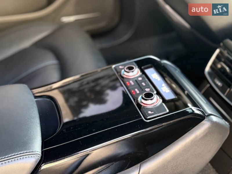 Седан Audi A8 2014 в Ровно