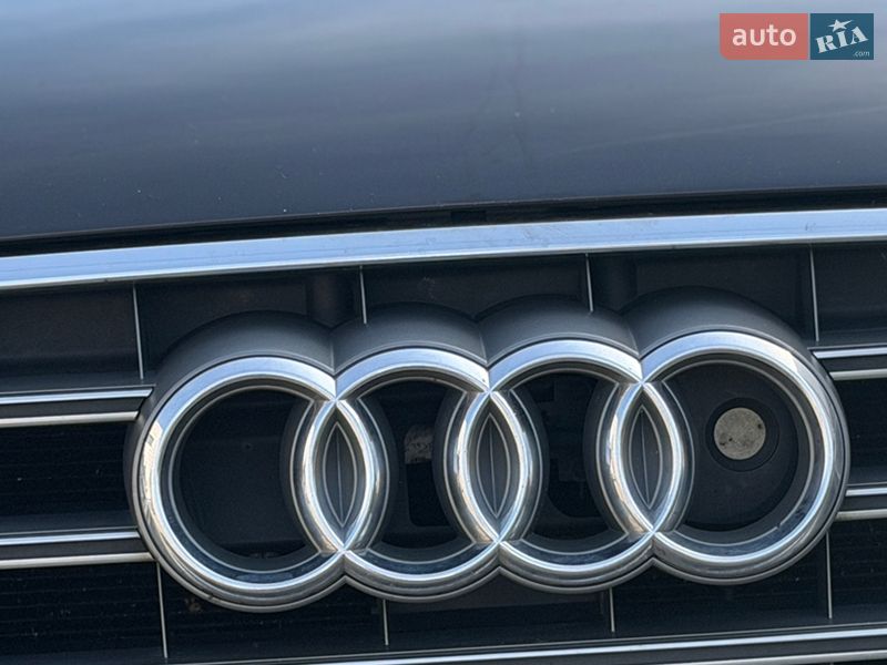 Седан Audi A8 2014 в Ровно