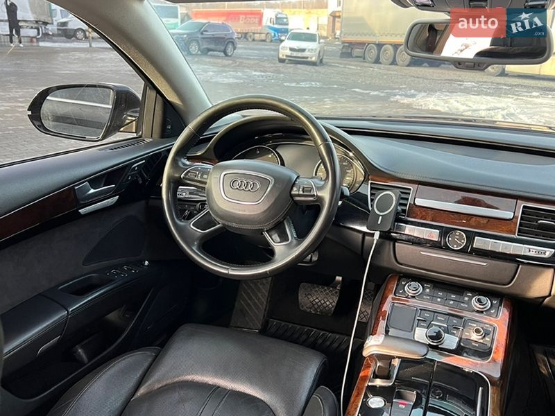 Седан Audi A8 2013 в Костополе