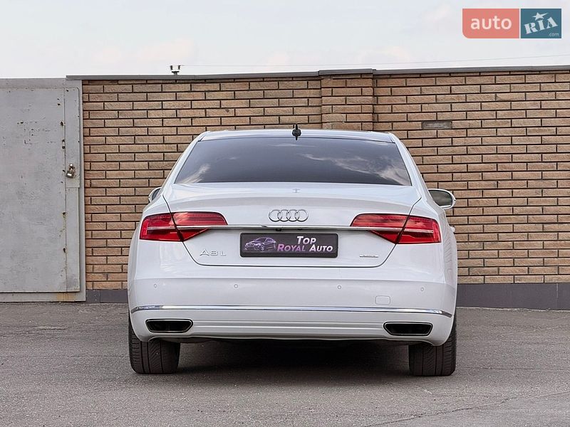 Седан Audi A8 2016 в Кривом Роге