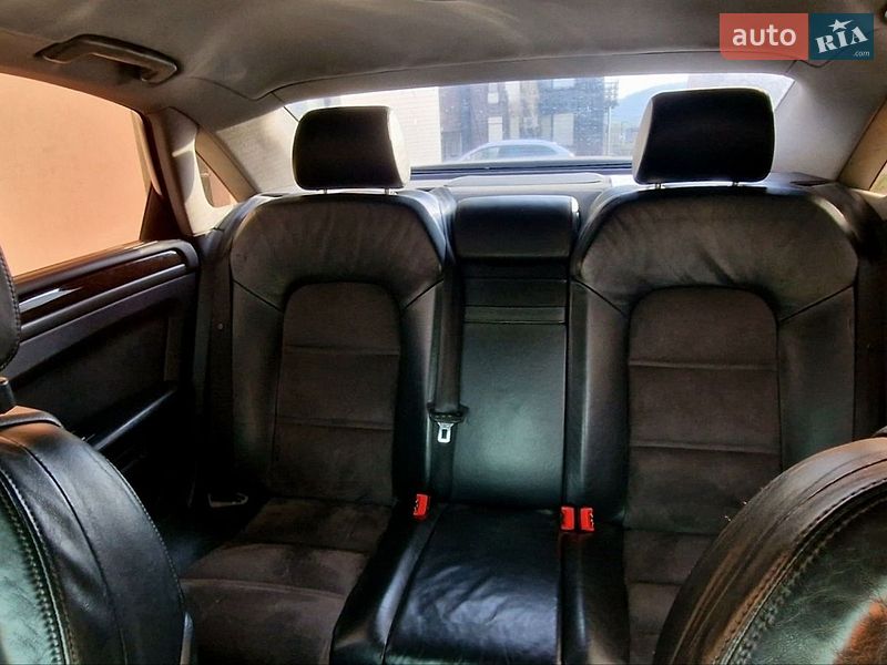 Седан Audi A8 2005 в Ужгороді