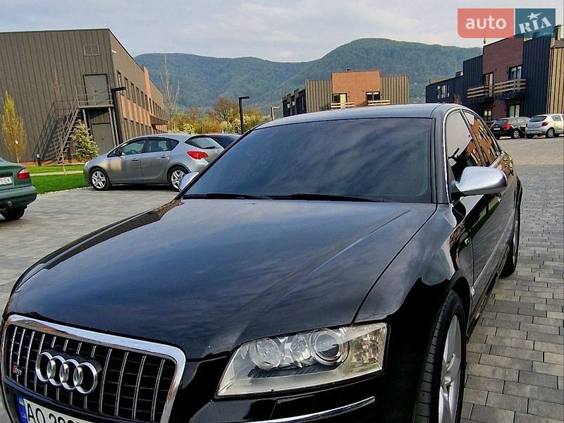 Седан Audi A8 2005 в Ужгороді