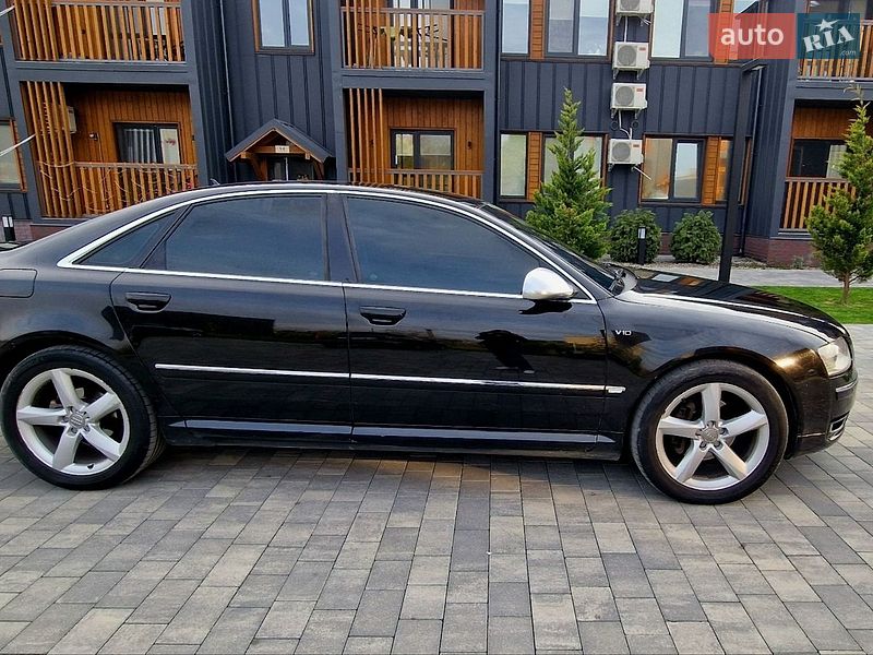 Седан Audi A8 2005 в Ужгороді