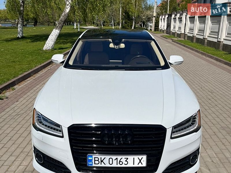 Седан Audi A8 2016 в Рівному
