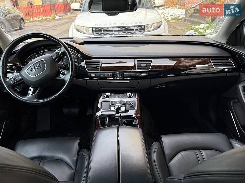 Седан Audi A8 2017 в Стрые
