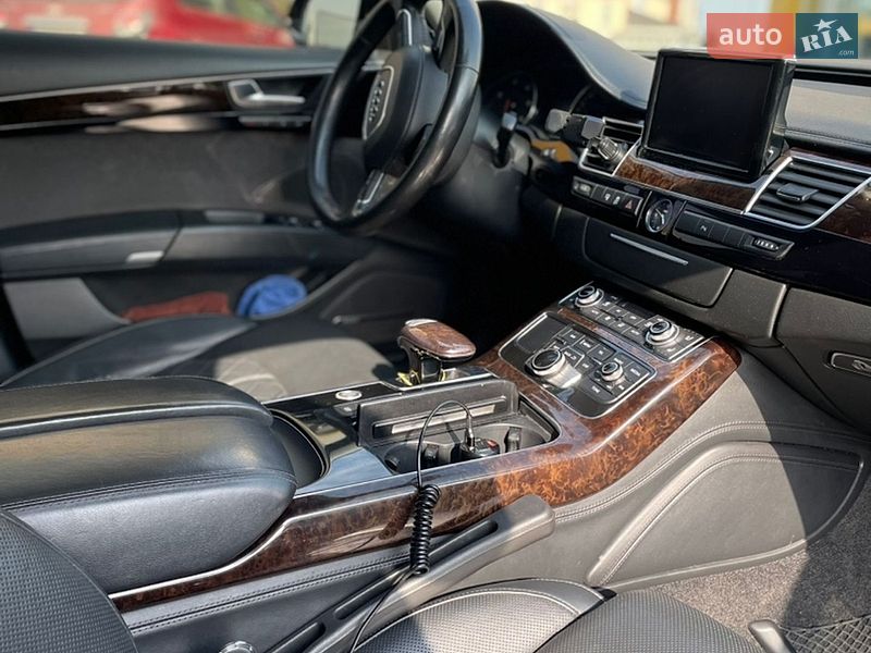 Седан Audi A8 2011 в Львове
