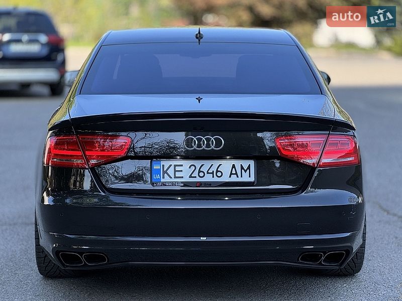 Седан Audi A8 2010 в Днепре
