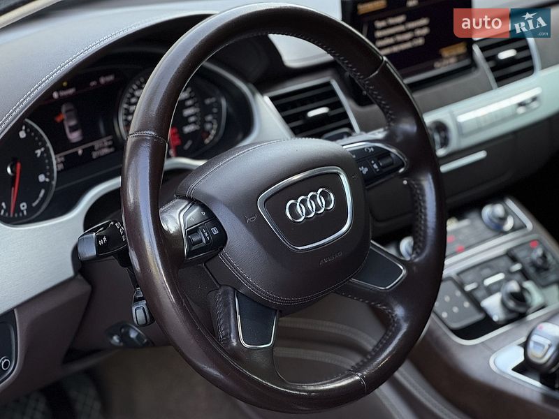 Седан Audi A8 2010 в Днепре