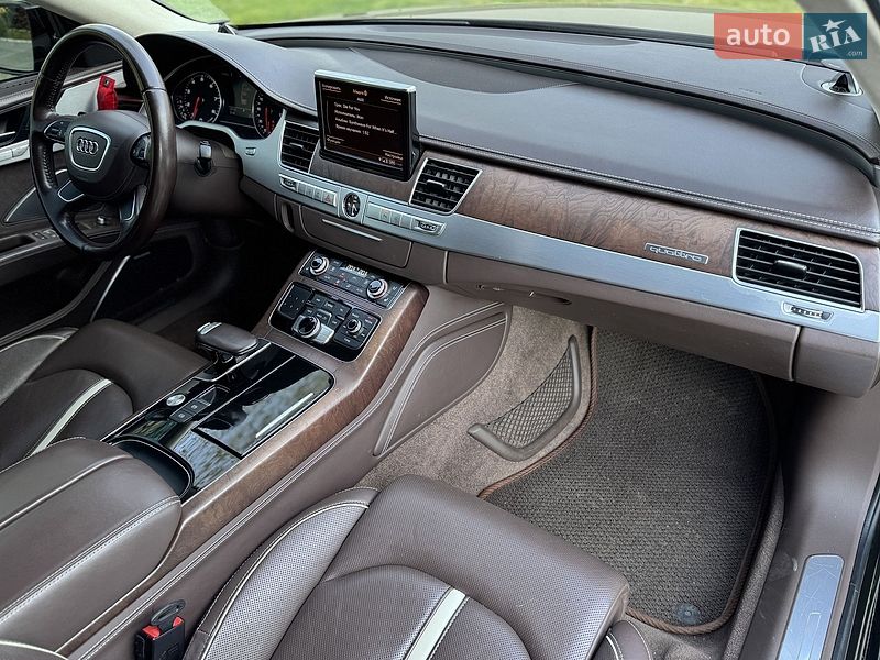 Седан Audi A8 2010 в Днепре