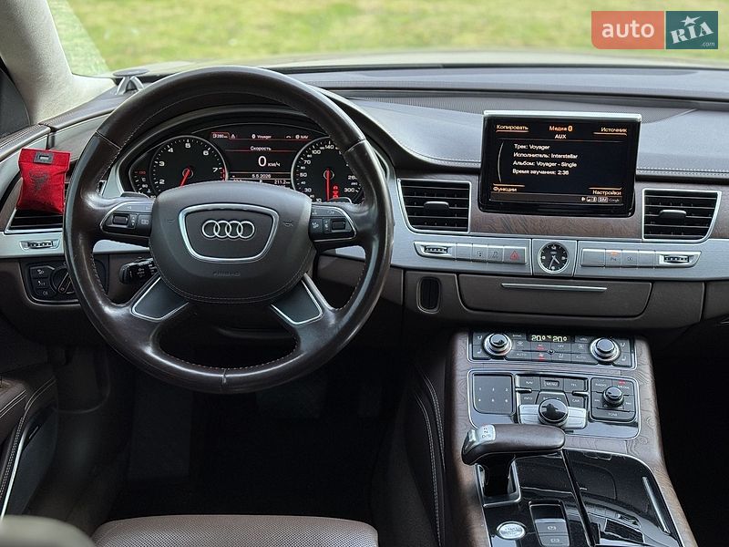 Седан Audi A8 2010 в Днепре