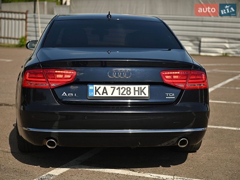 Седан Audi A8 2010 в Ровно