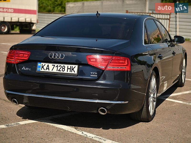 Седан Audi A8 2010 в Ровно