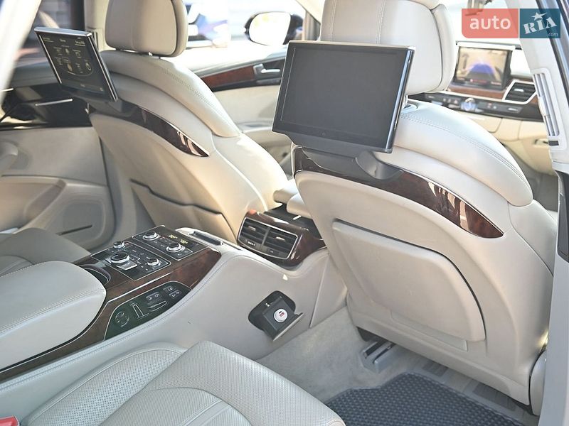 Седан Audi A8 2010 в Ровно