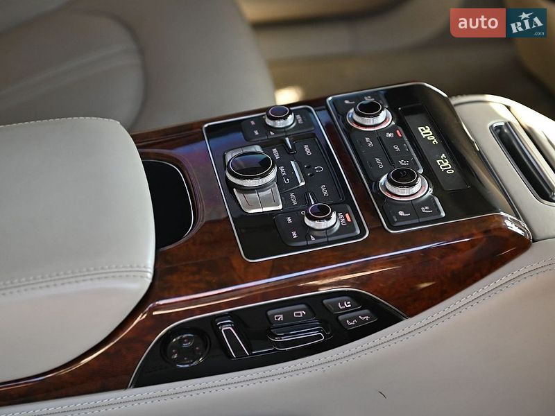 Седан Audi A8 2010 в Ровно